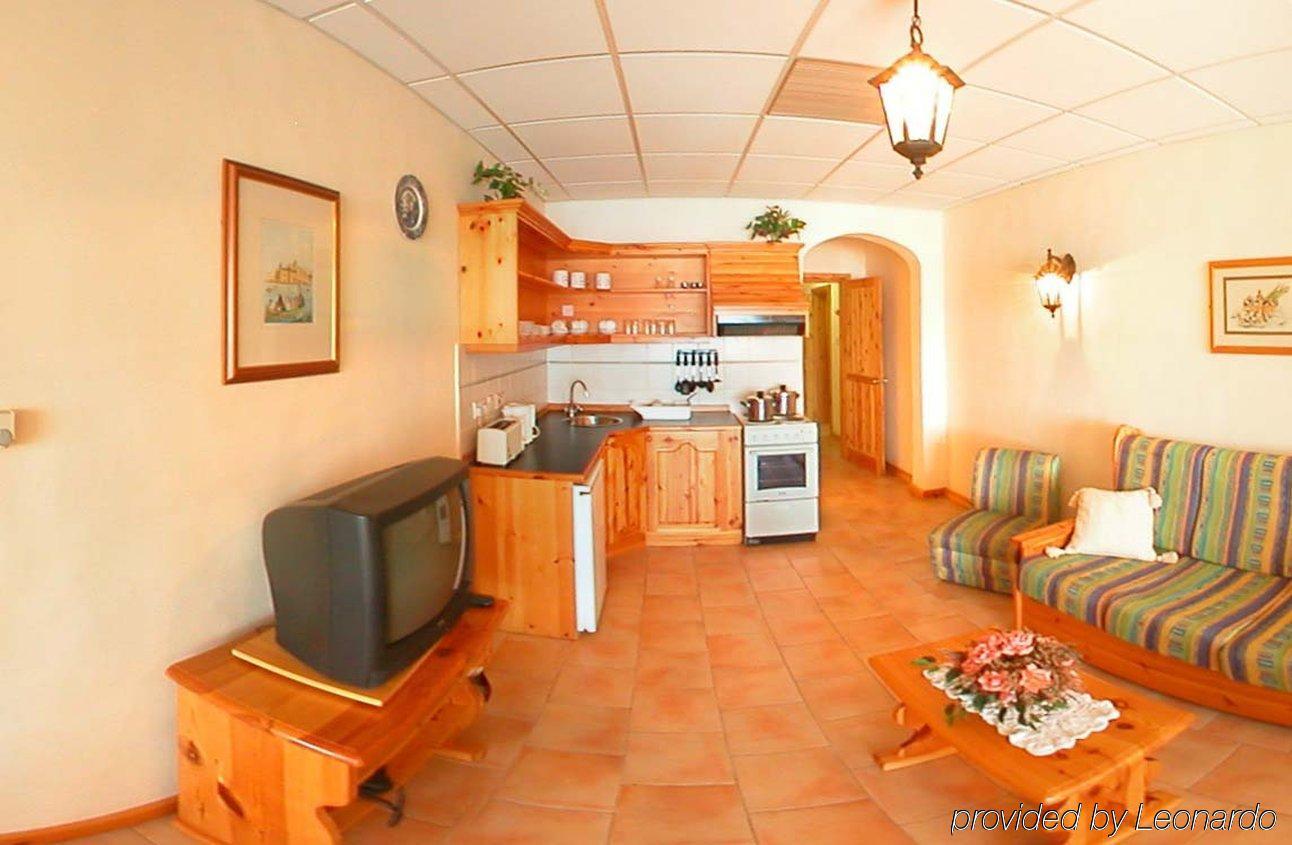 The Mediterranea Hotel & Suites San Pawl il-Baħar Chambre photo